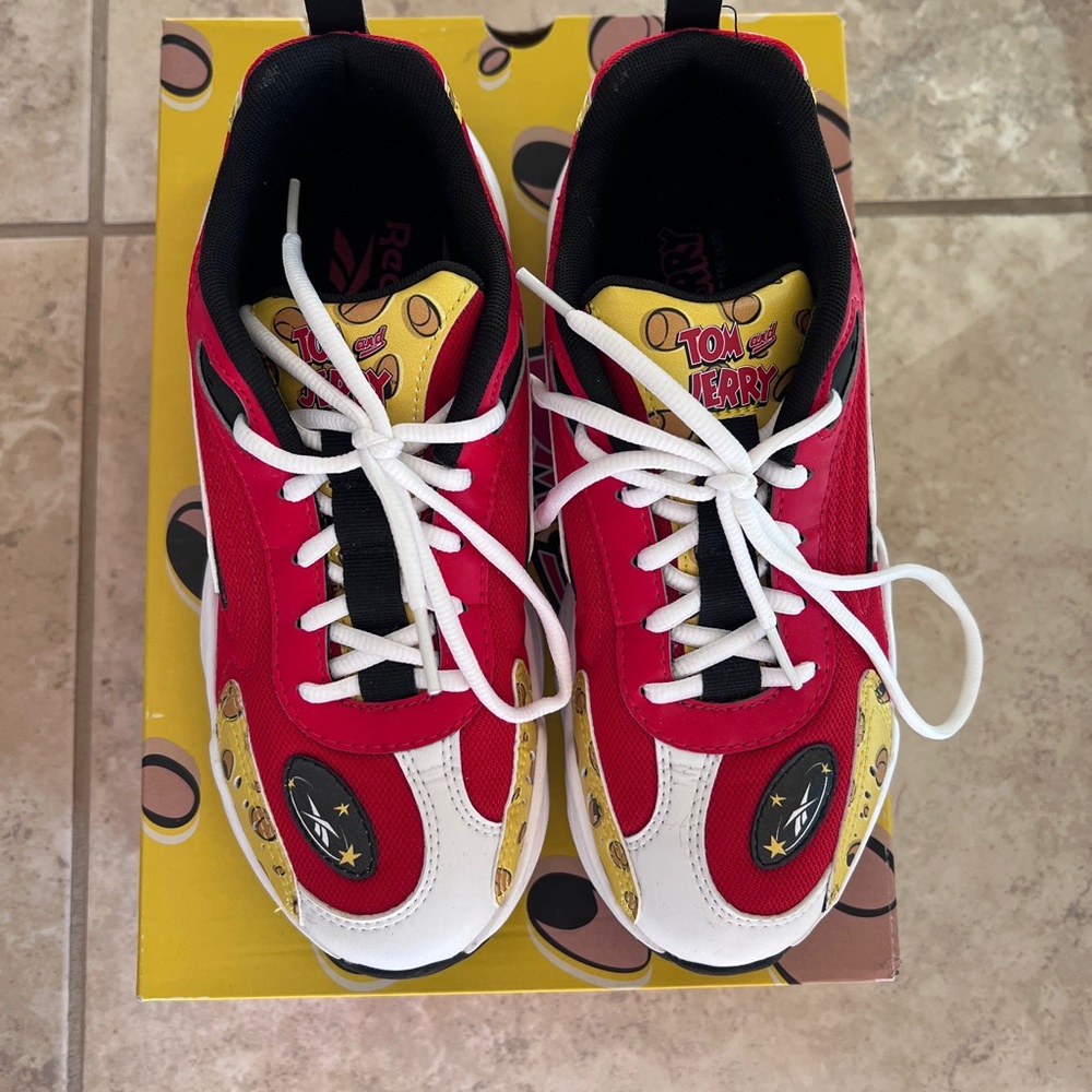 Reebok Reebok x Tom & Jerry Vector Runner 'Cheese' H00830